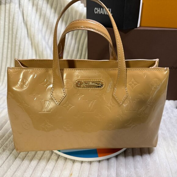 Louis Vuitton Vernis Wilshire Handbag - Picture 2 of 10